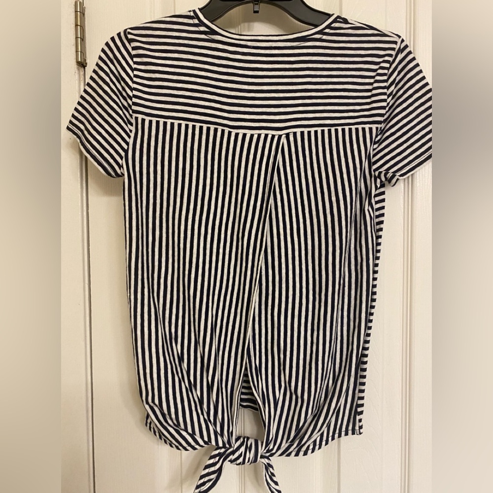 J. Crew Super Soft Tie Knot Black & White Striped Tee, Size XS 🖤🤍 - Picture 2 of 4